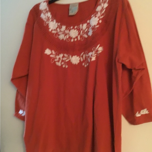 El Interior Hand-Embroidered Blouse. Burnt orange armpit to armpit 24”Sleeve 19” - Picture 1 of 4